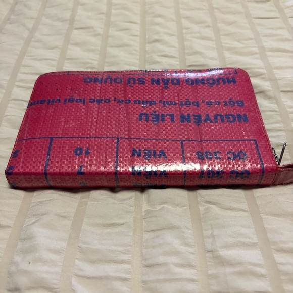 Malia Designs Made in Cambodia Recycled Wrislet Wallet in Pink - Picture 2 of 8